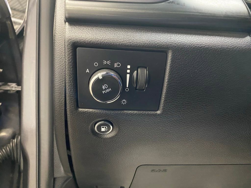 Used 2020 Jeep Grand Cherokee Altitude image 24