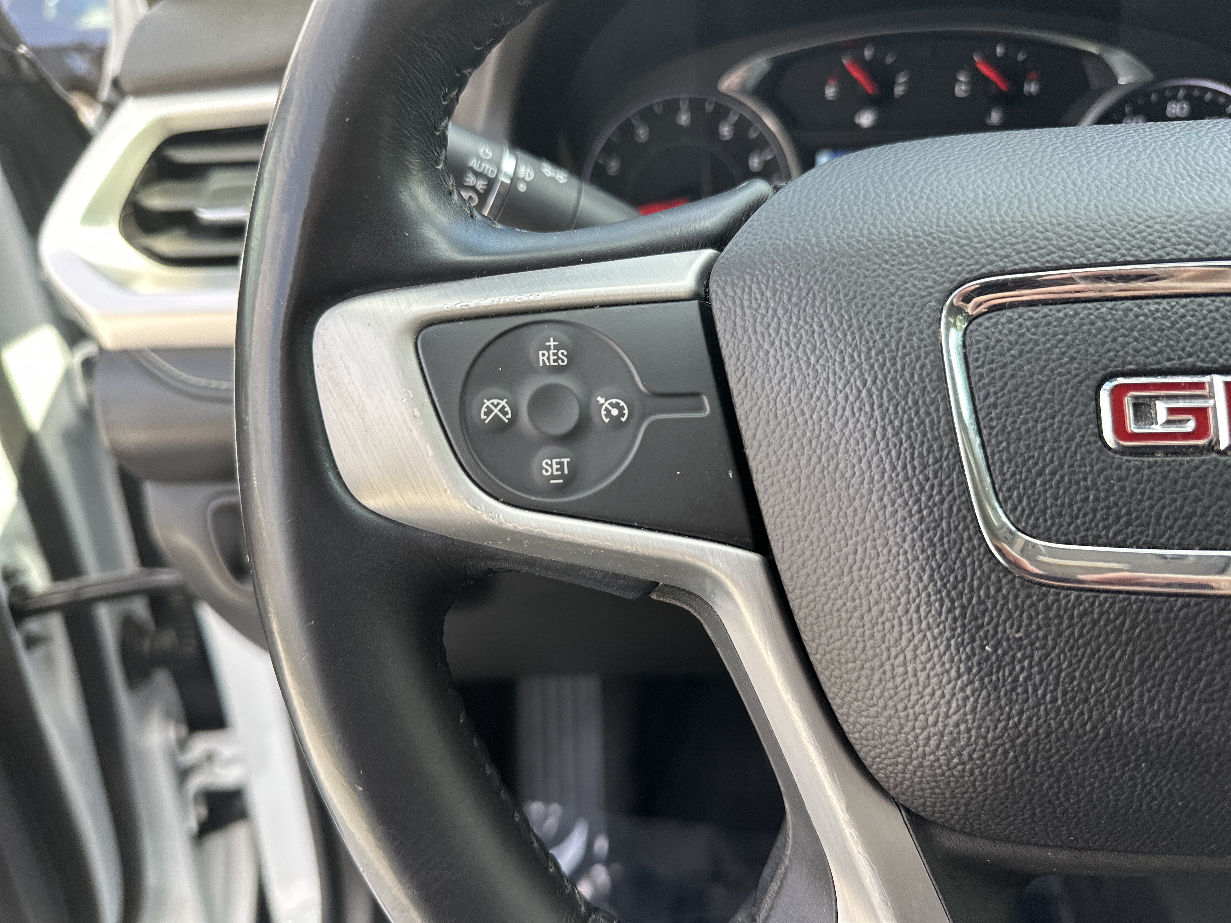 Used 2018 GMC Acadia SLT FWD image 19