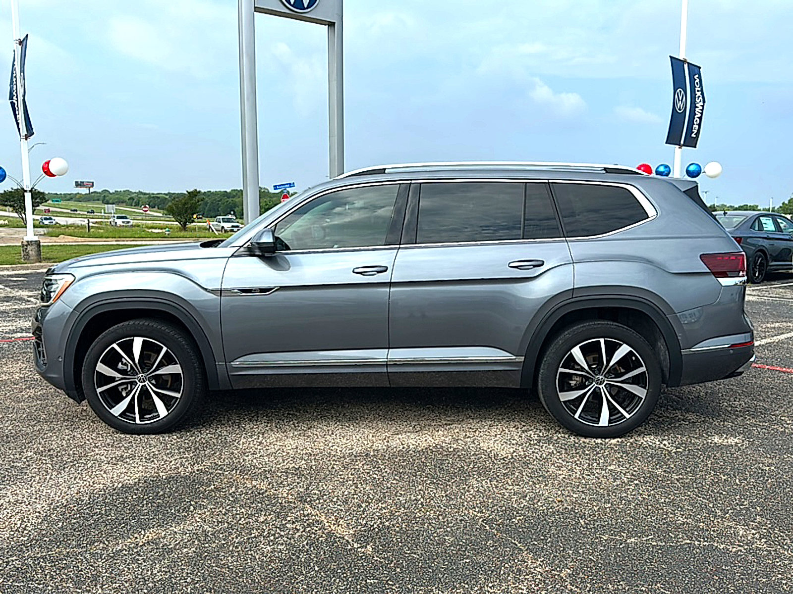 Used 2024 Volkswagen Atlas SEL Premium R-Line AWD/4WD image 5