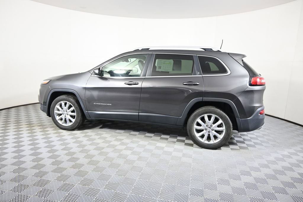 Used 2017 Jeep Cherokee Limited w/ Luxury Group AWD/4WD image 3