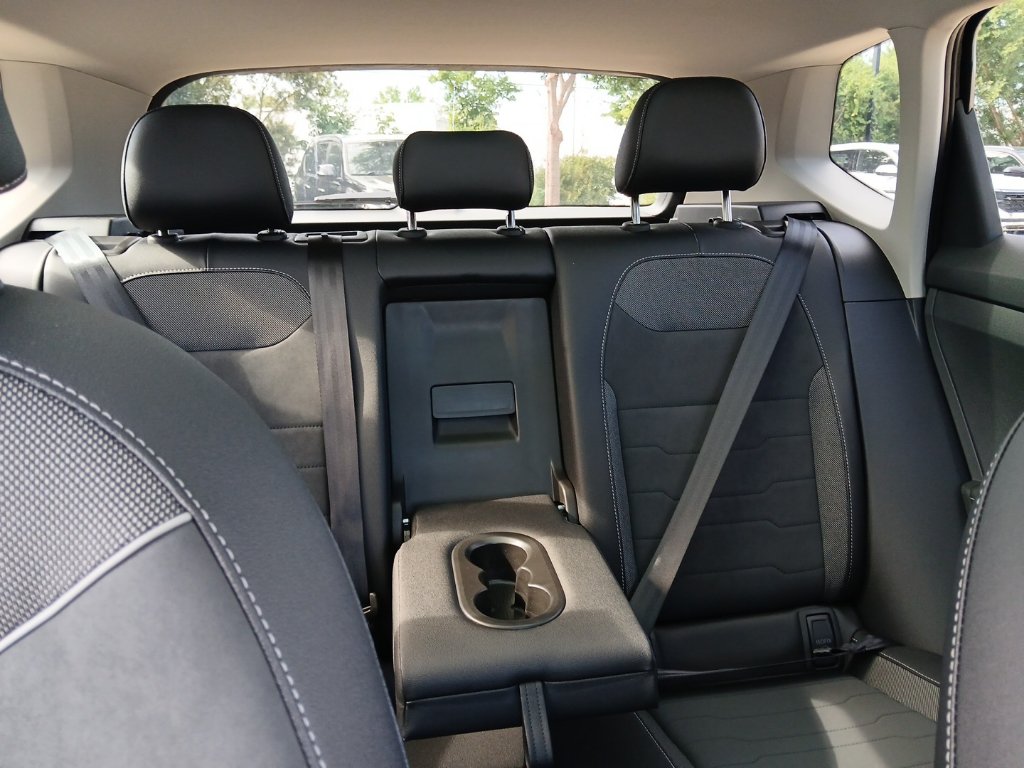 New 2027 Volkswagen Taos SE FWD image 27