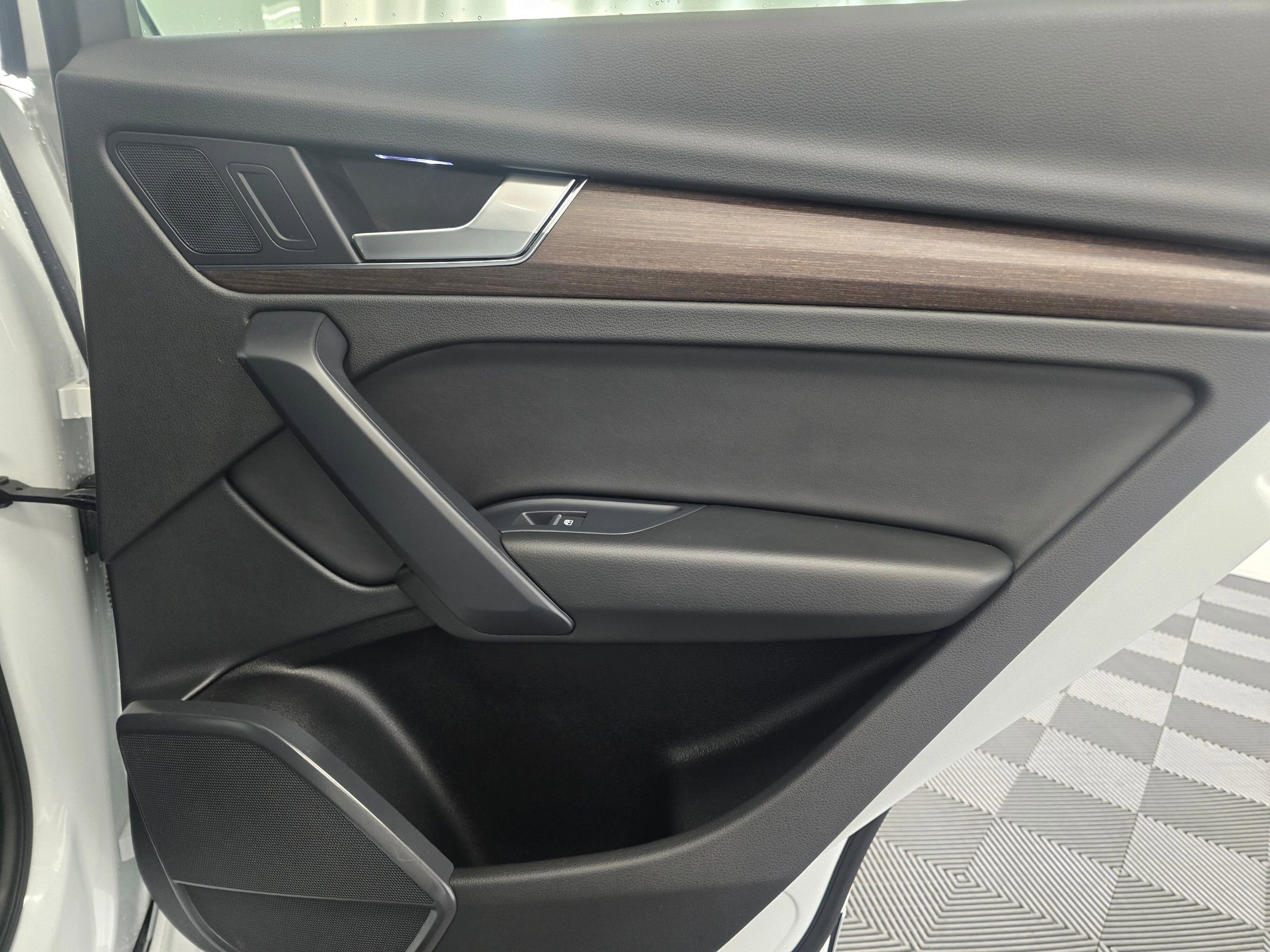 Used 2022 Audi Q5 2.0T Premium w/ Convenience Package image 26