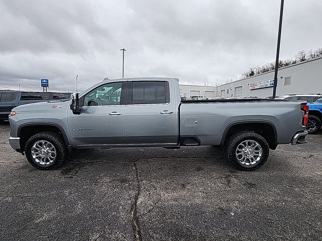 Used 2024 Chevrolet Silverado 3500 LTZ w/ LTZ Convenience Package image 5