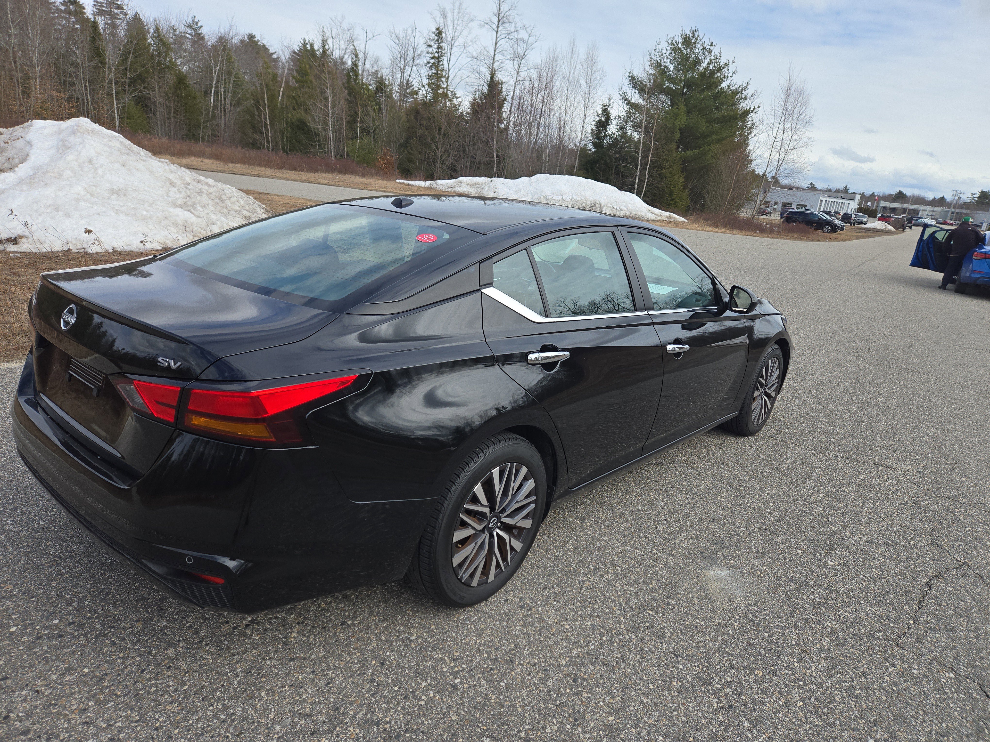 Used 2024 Nissan Altima 2.5 SV image 5