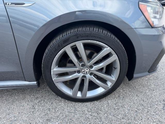 Used 2018 Volkswagen Passat 2.0T R-Line image 15