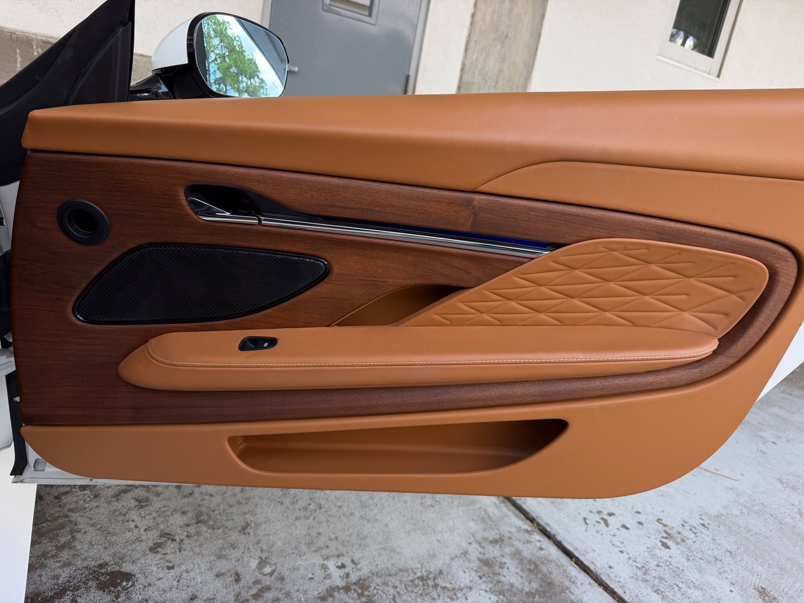 Used 2025 Aston Martin DB12 Convertible RWD image 21