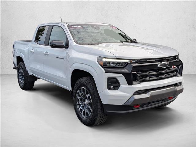 Used 2025 Chevrolet Colorado Z71 AWD/4WD image 3