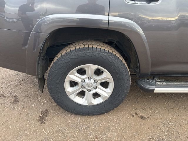 Used 2015 Toyota 4Runner SR5 AWD/4WD image 12