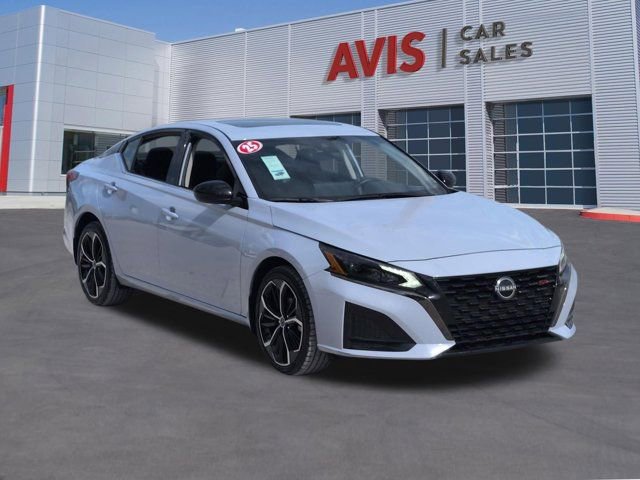 Used 2025 Nissan Altima 2.5 SR w/ SR Premium Package AWD/4WD image 3