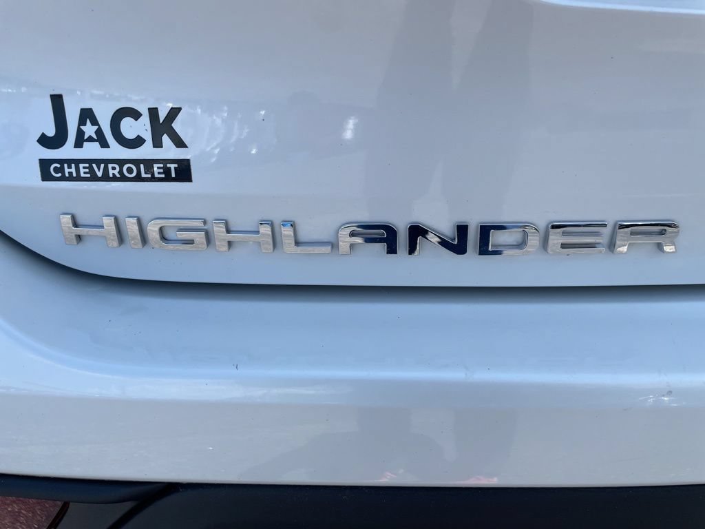 Used 2021 Toyota Highlander XLE AWD/4WD image 7