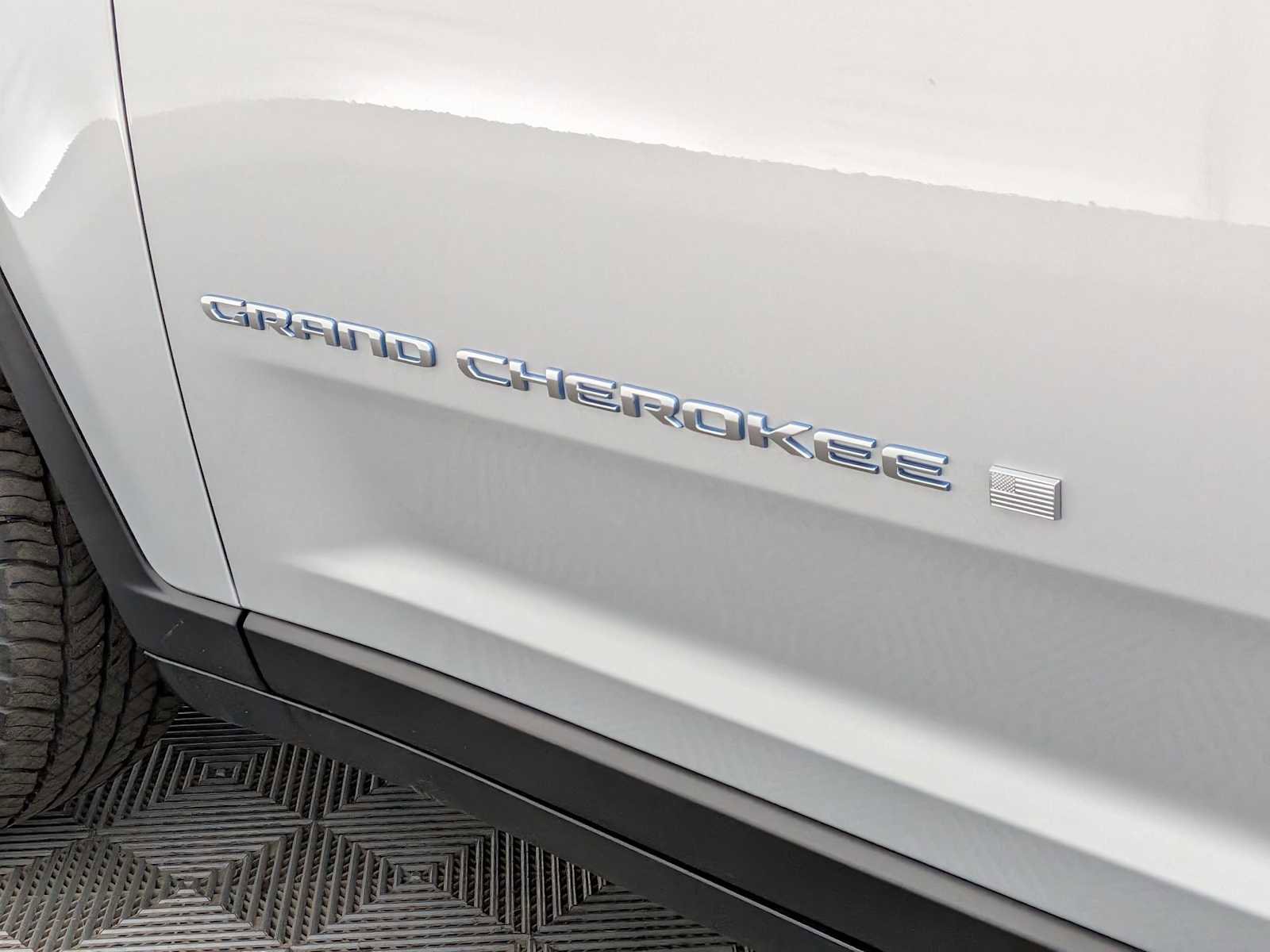 Used 2024 Jeep Grand Cherokee Limited 4xe image 12