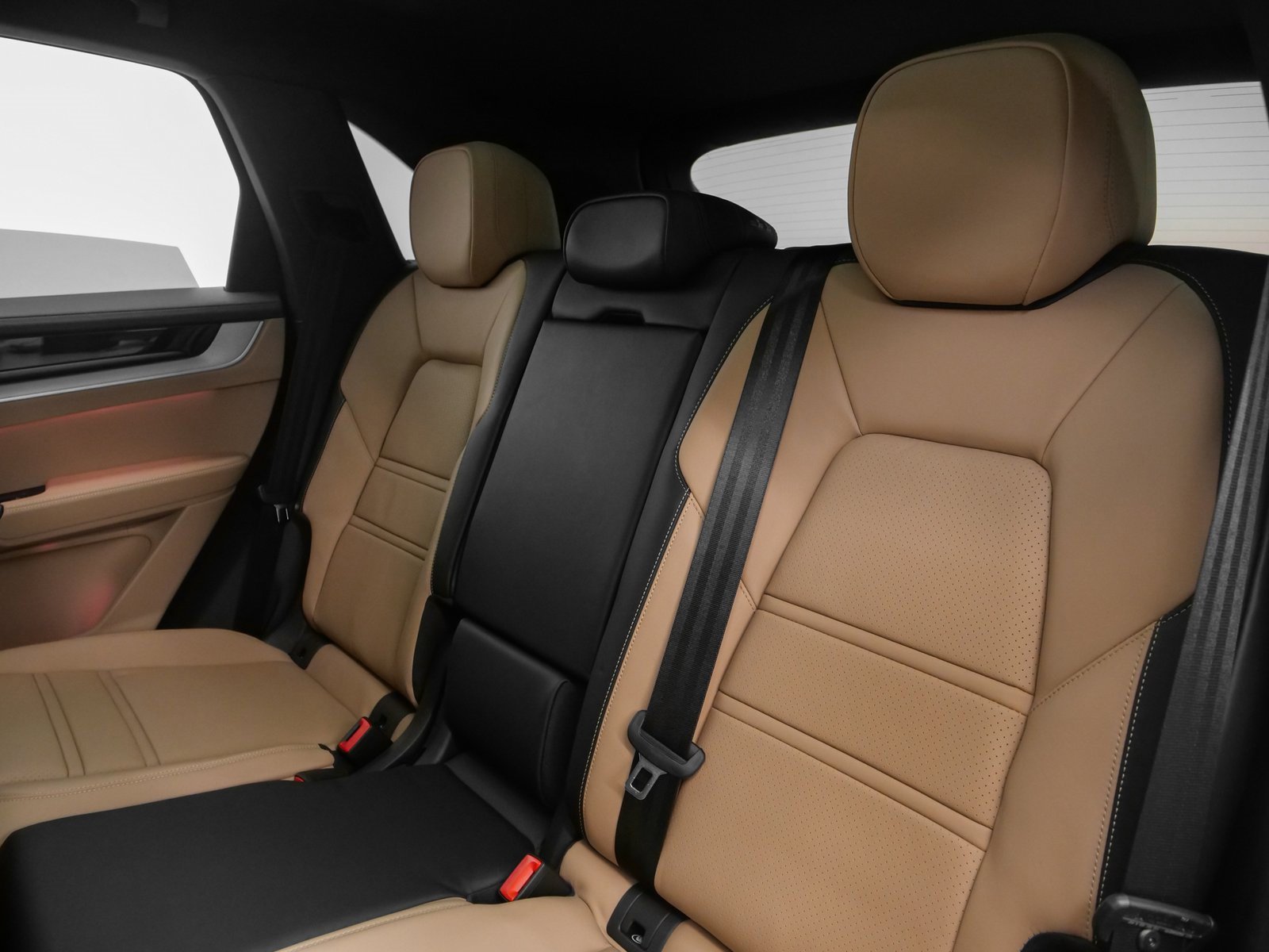 Used 2025 Porsche Cayenne image 40