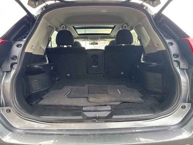 Used 2018 Nissan Rogue SV image 25