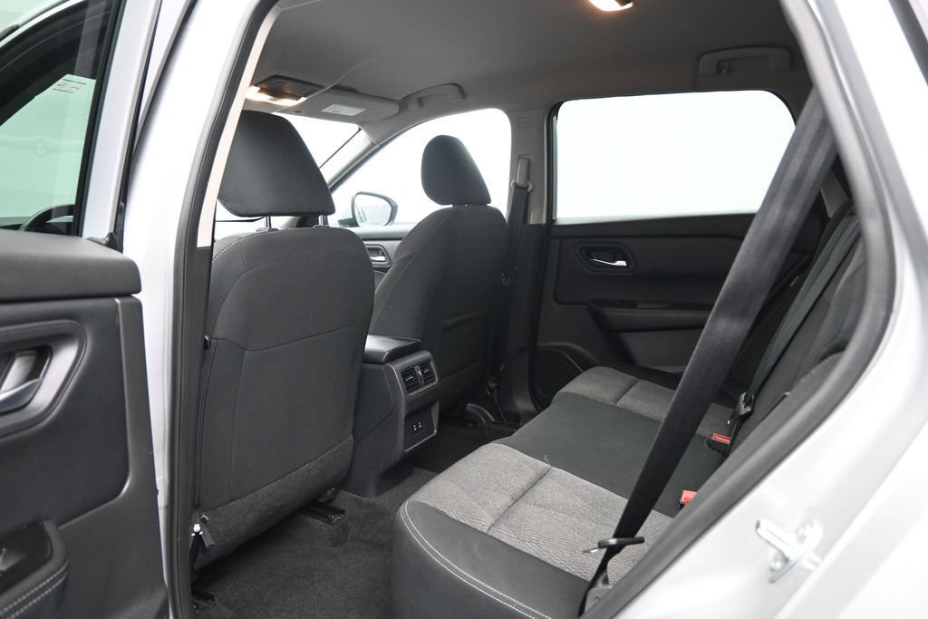 Used 2025 Nissan Rogue SV AWD/4WD image 23