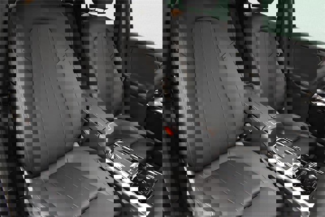 Used 2025 Mercedes-Benz GLA 250 4MATIC w/ Driver Assistance Package image 6