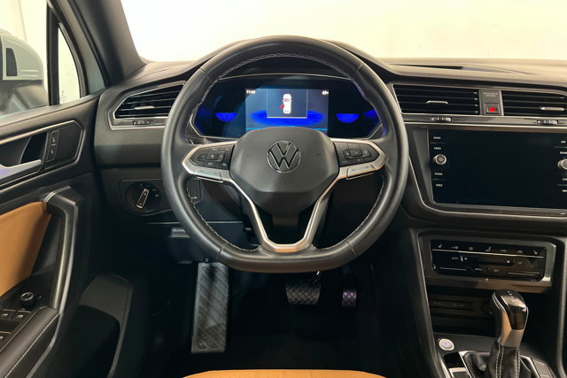 Used 2023 Volkswagen Tiguan SE FWD image 12