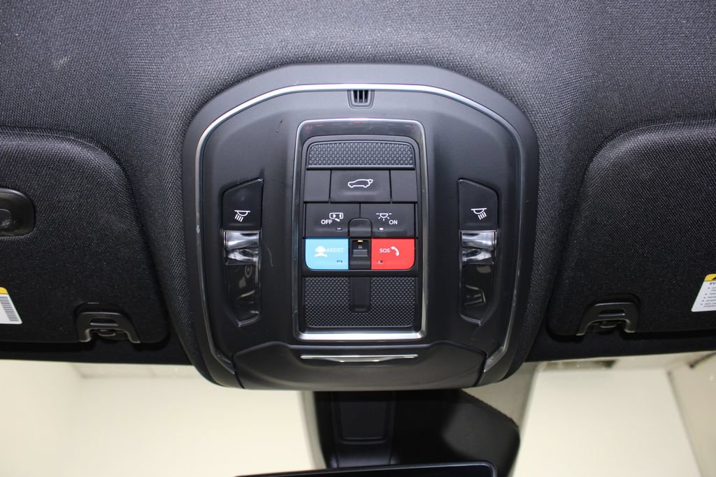 Used 2022 Jeep Wagoneer Series III w/ Rear Seat Entertainment Group AWD/4WD image 20