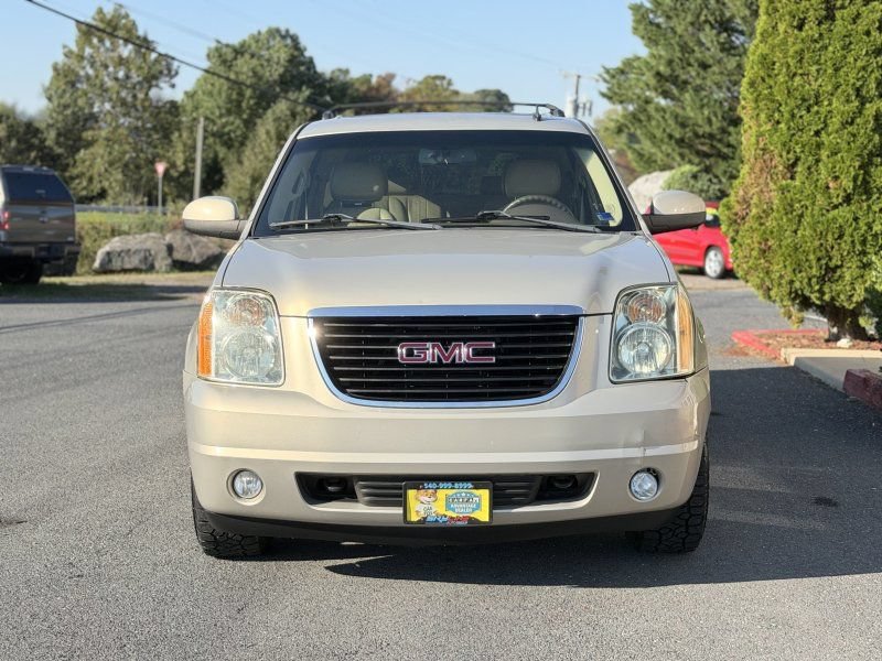 Used 2011 GMC Yukon XL SLT w/ SLT-2 Equipment Package AWD/4WD image 3