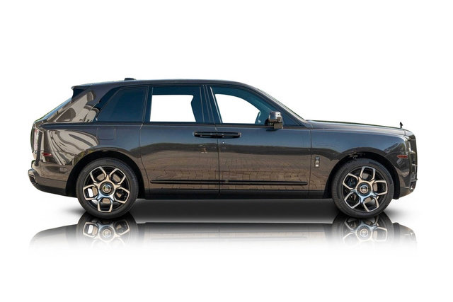 Used 2020 Rolls-Royce Cullinan Black Badge image 2