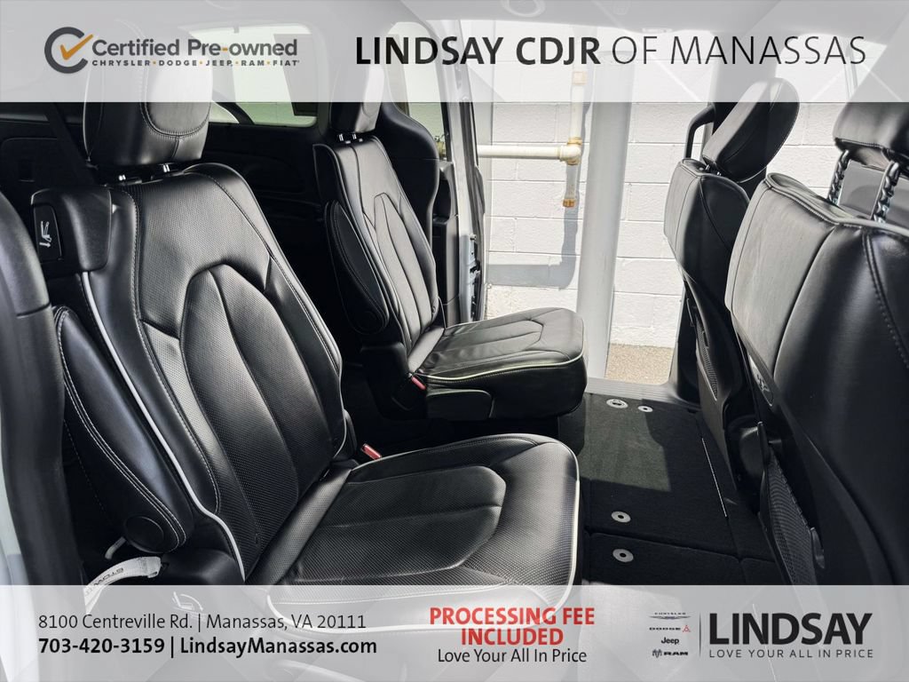 Certified 2025 Chrysler Pacifica Limited FWD image 16