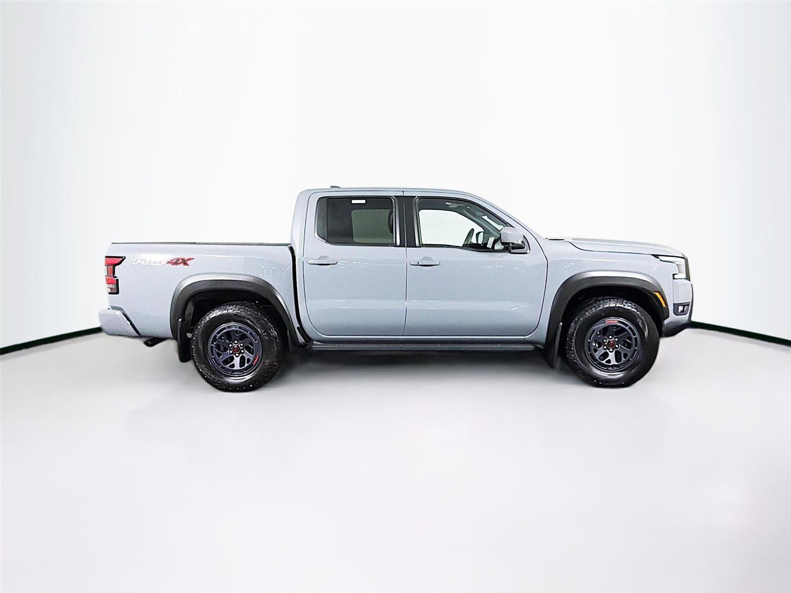 Used 2025 Nissan Frontier PRO-4X w/ Pro Convenience Package image 8