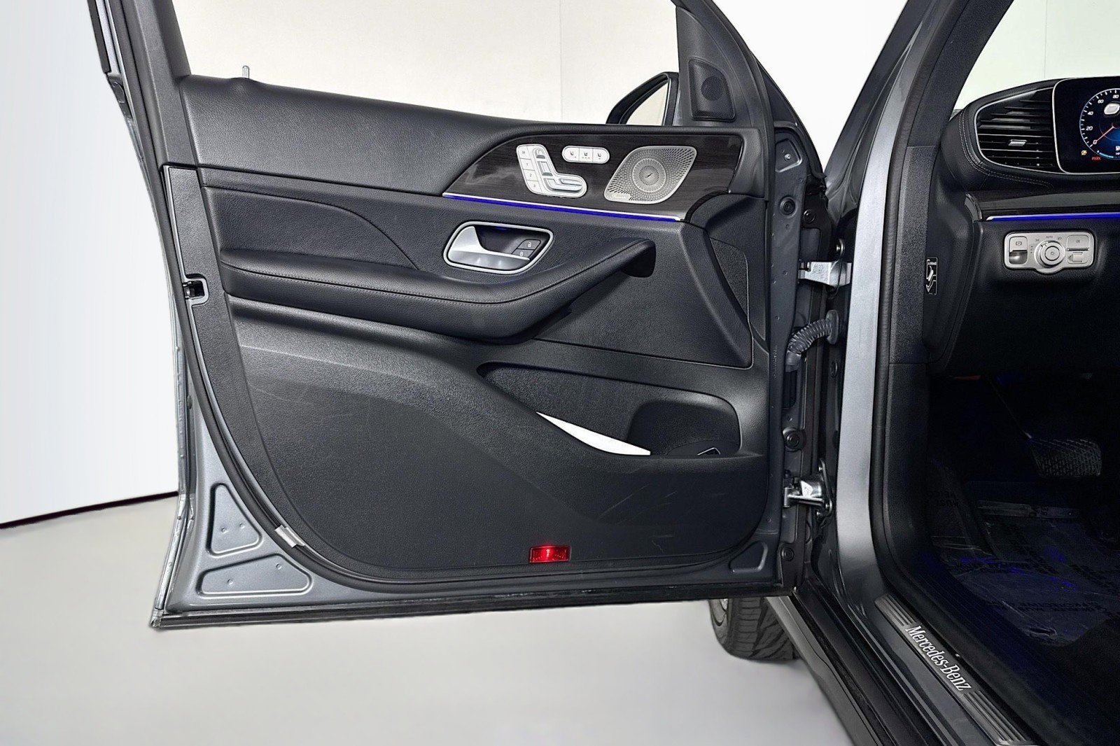 Used 2023 Mercedes-Benz GLS 450 4MATIC image 21