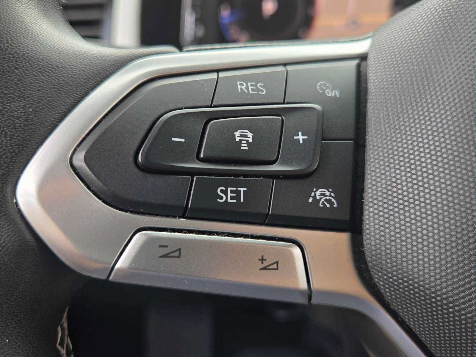 Used 2022 Volkswagen Atlas SEL AWD/4WD image 29