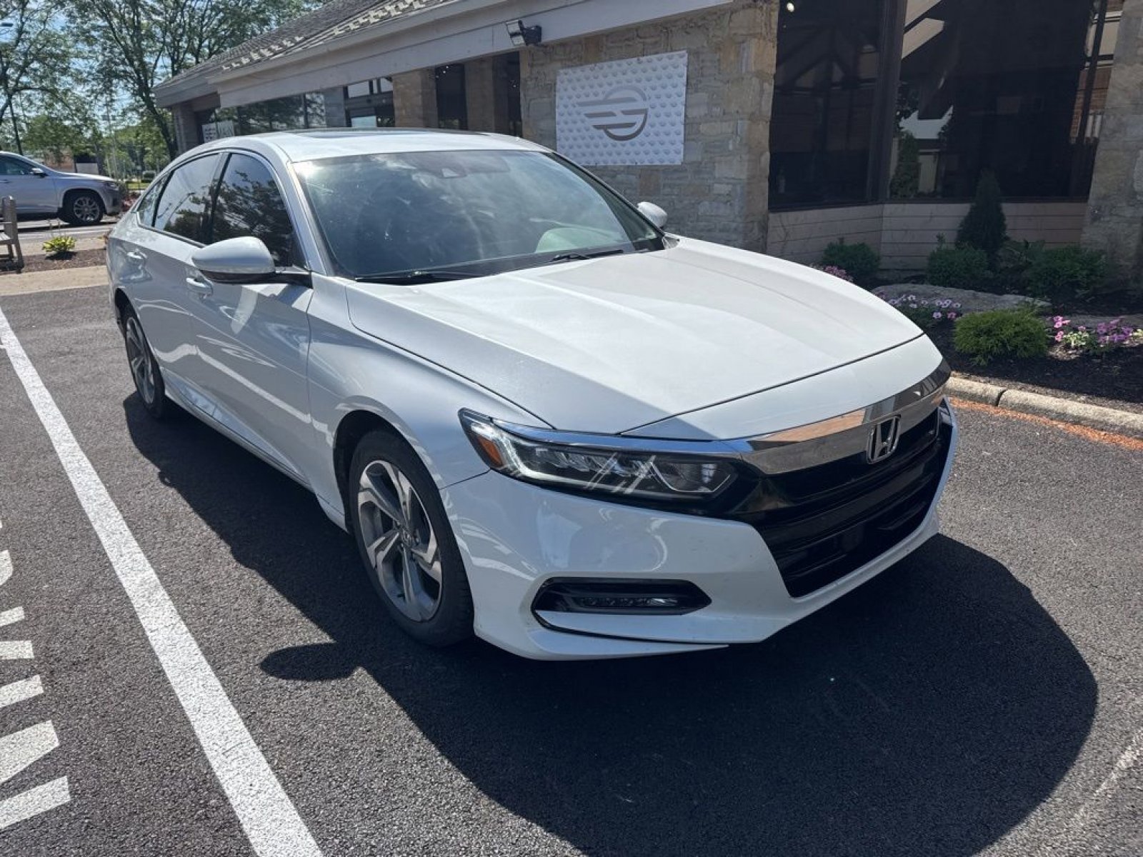 Used 2019 Honda Accord EX image 9