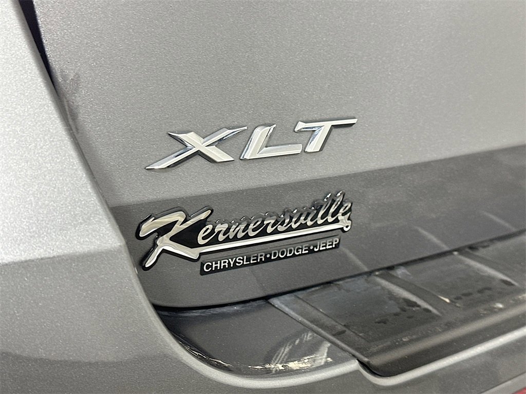 Used 2023 Ford Explorer XLT image 28