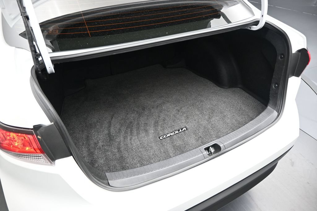 Used 2026 Toyota Corolla LE w/ Carpet Mat Package (TMS) FWD image 19