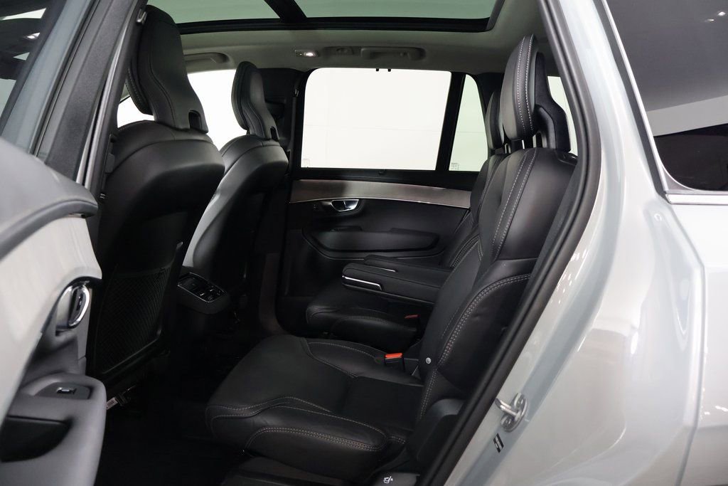 Used 2025 Volvo XC90 B6 Ultra image 11