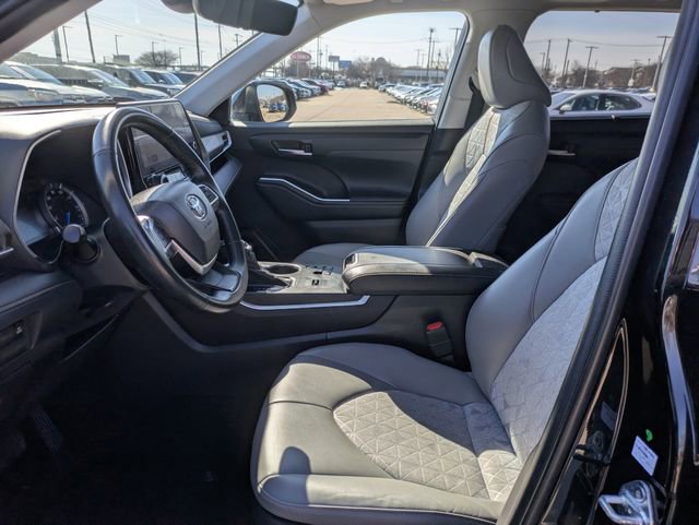 Used 2023 Toyota Highlander Bronze Edition image 26