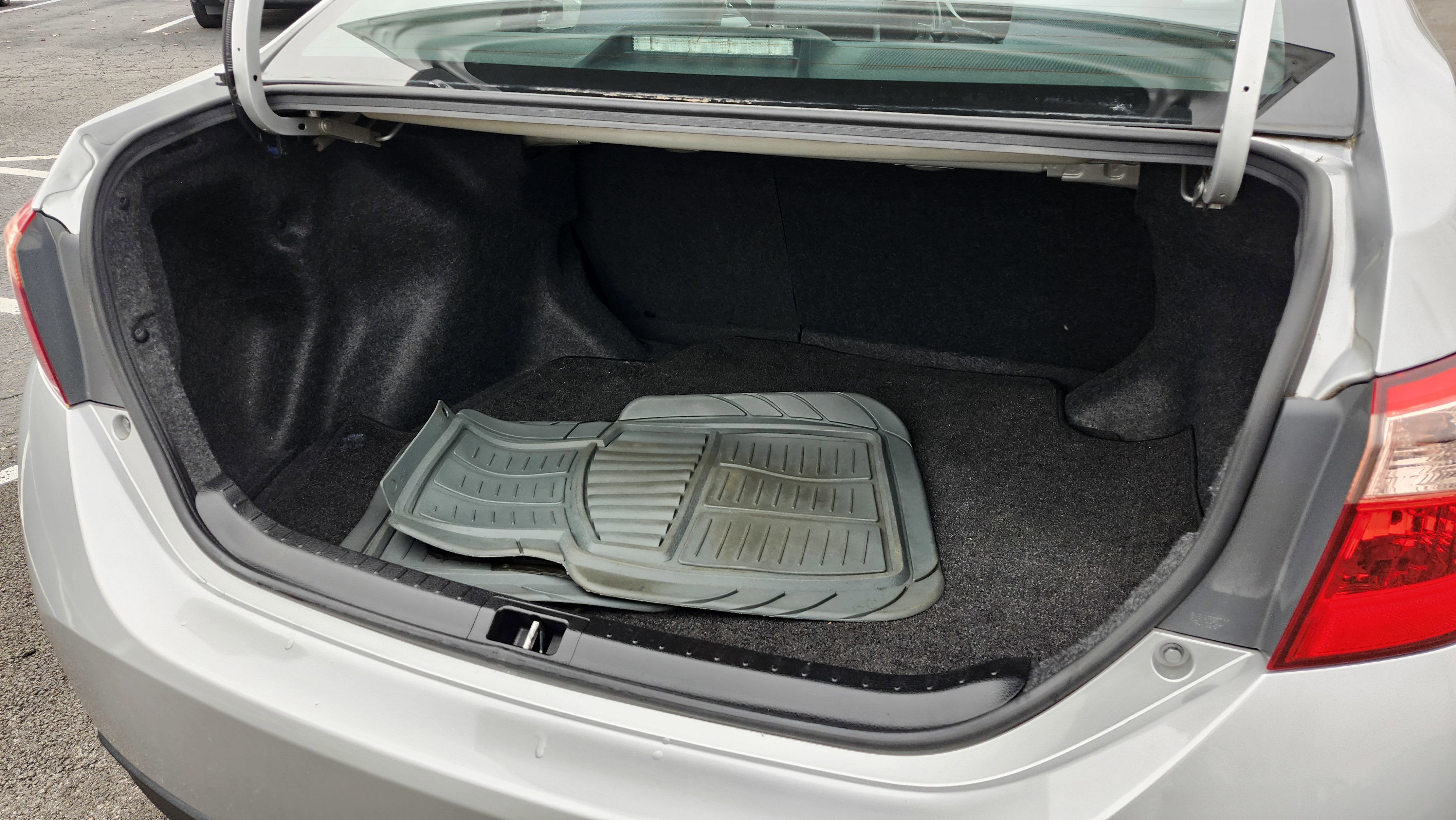 Used 2017 Toyota Corolla LE image 18