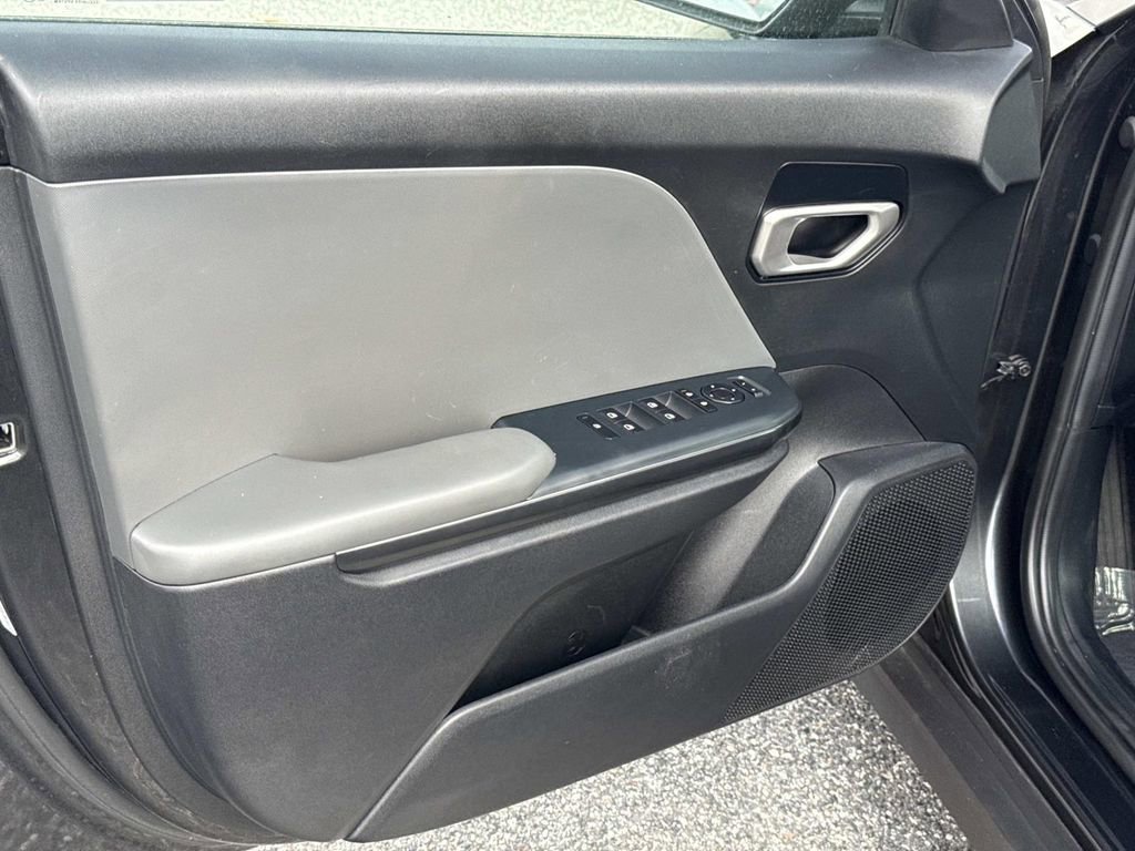 Used 2025 Kia K4 LXS image 17
