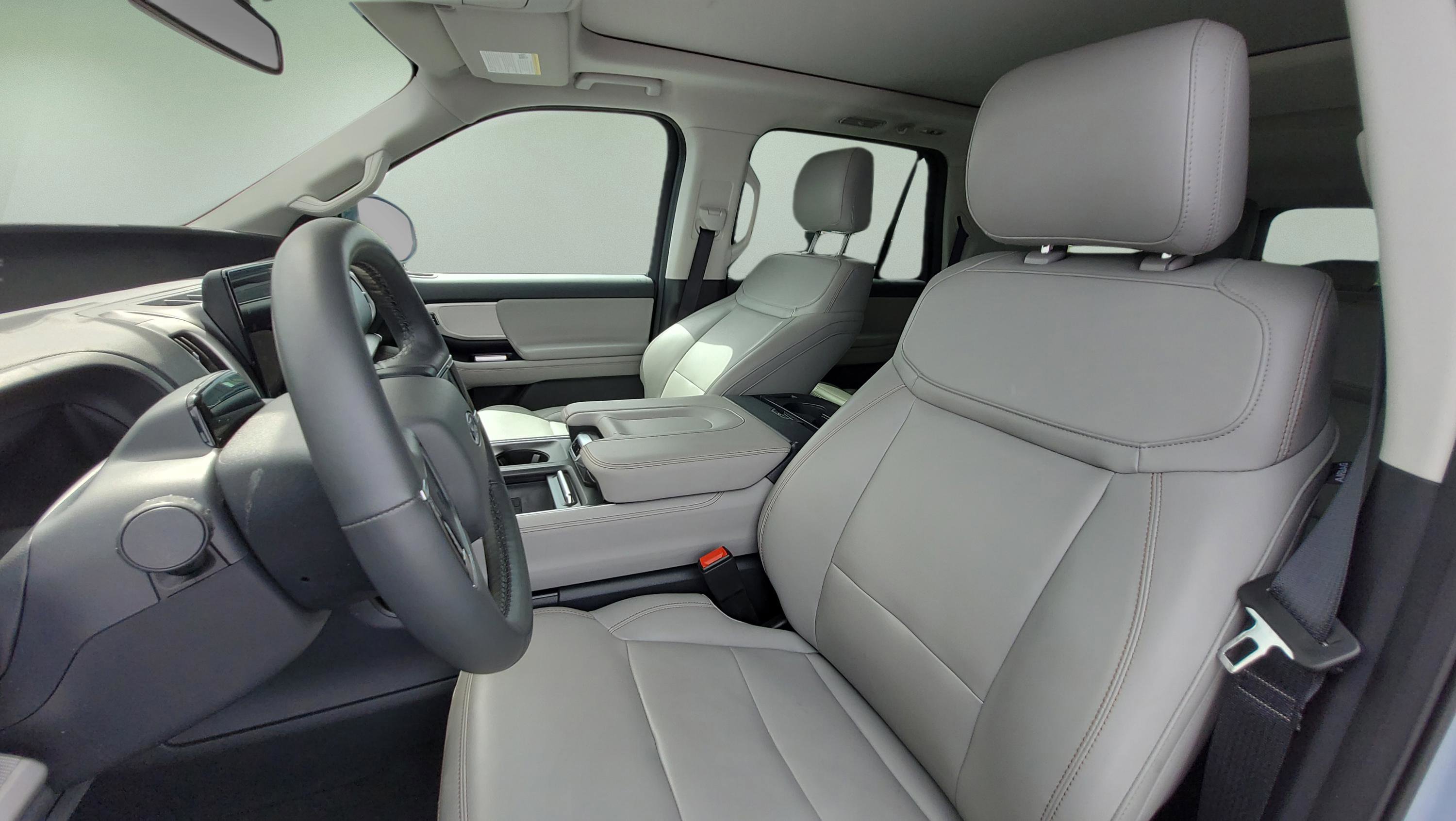 Used 2025 Ford Expedition Max Active AWD/4WD image 31