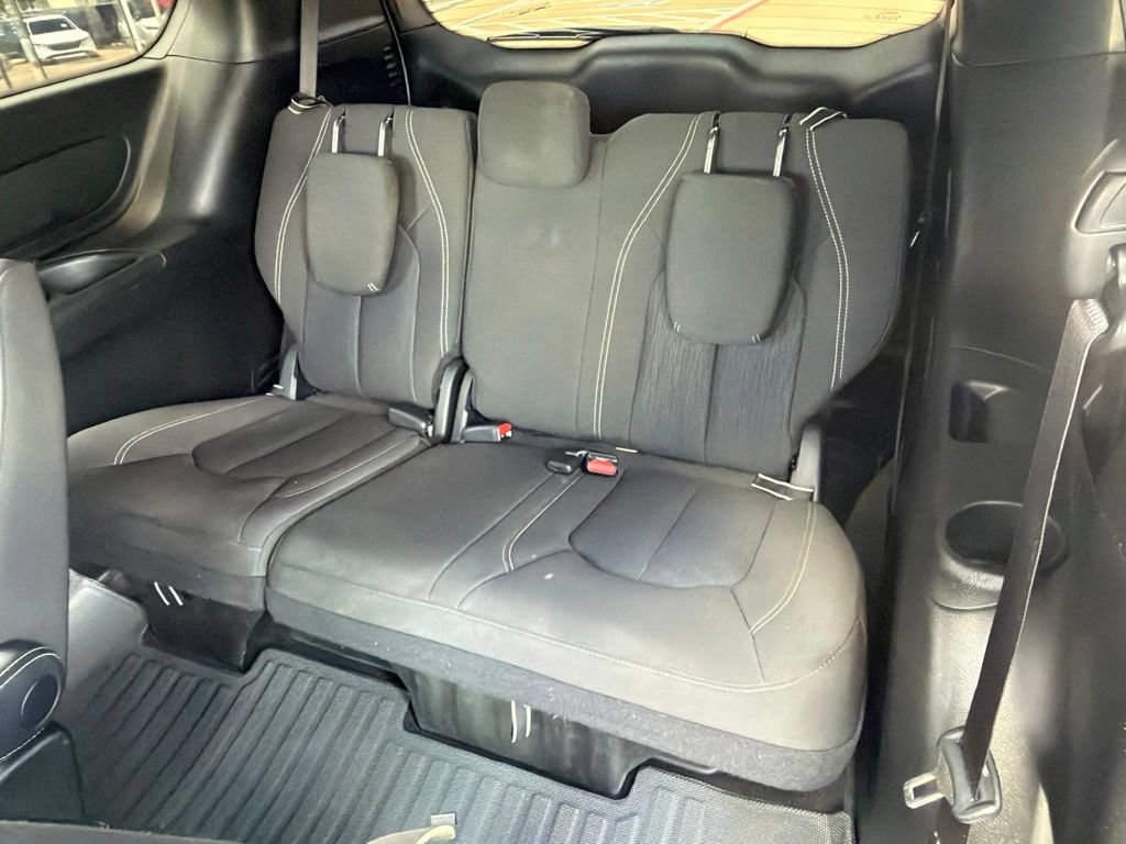 Used 2024 Chrysler Pacifica Touring FWD image 15