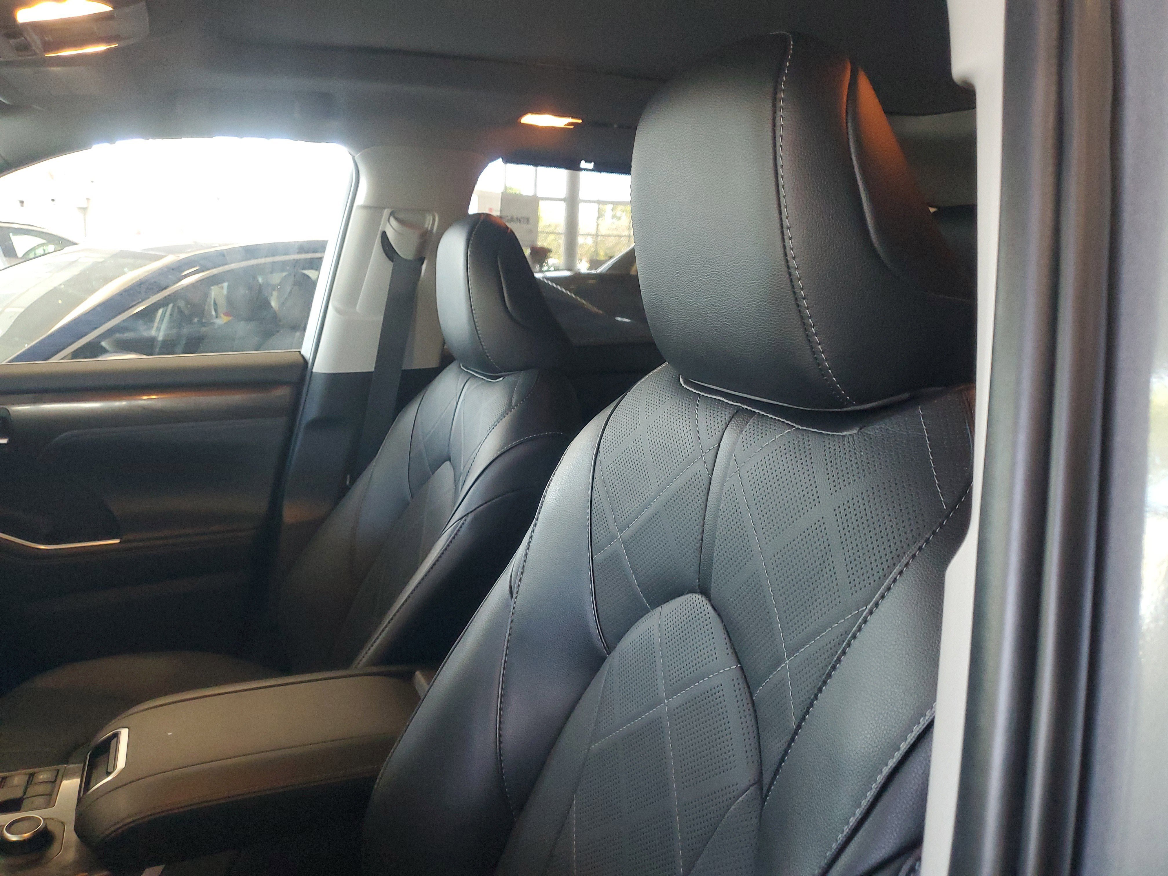 Certified 2025 Toyota Highlander Platinum AWD/4WD image 15