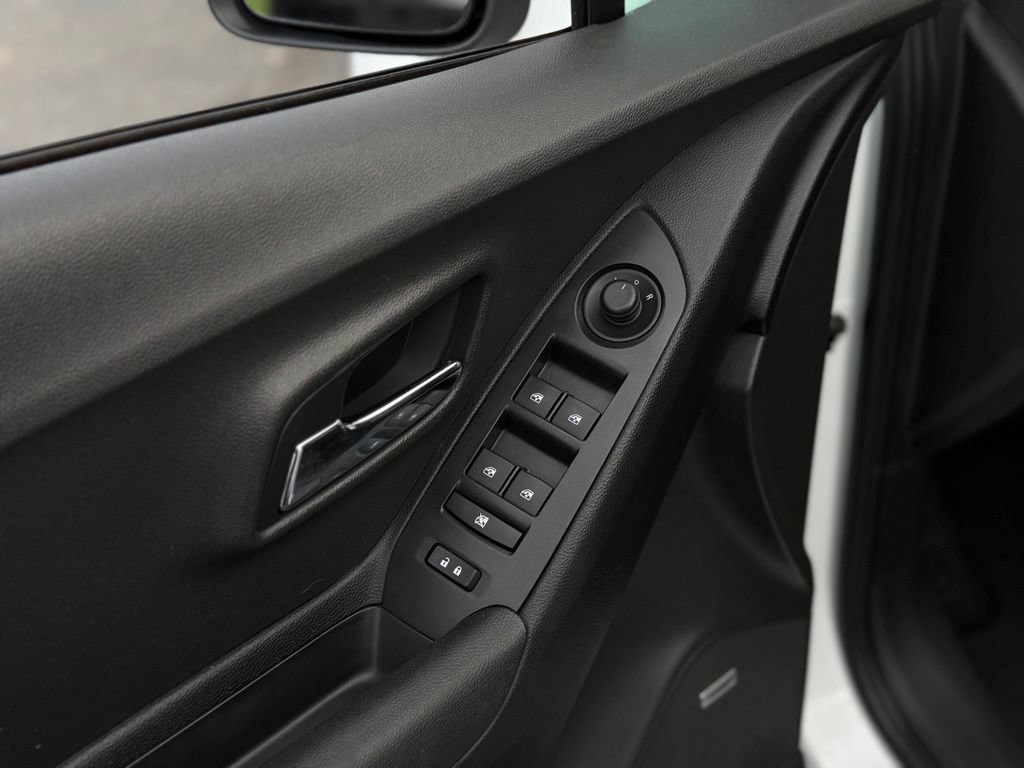 Used 2016 Chevrolet Trax LTZ FWD image 12