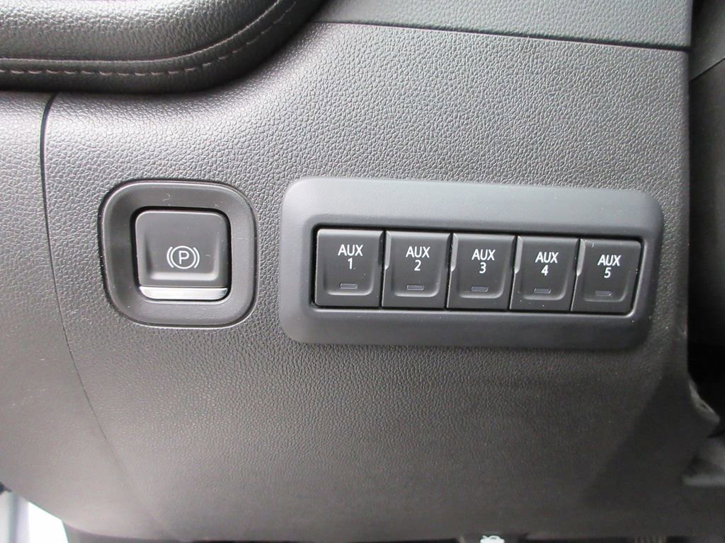 Used 2023 Chevrolet Silverado 3500 LTZ AWD/4WD image 30