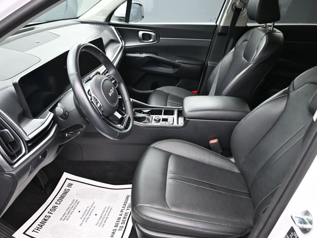 Used 2024 Kia Sorento S image 11