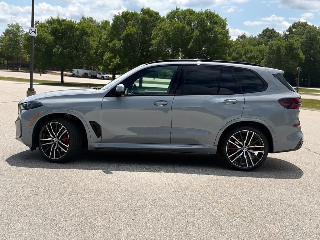 New 2026 BMW X5 xDrive40i w/ M Sport Package AWD/4WD image 3