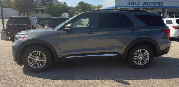 Used 2023 Ford Explorer XLT w/ Equipment Group 202A image 4