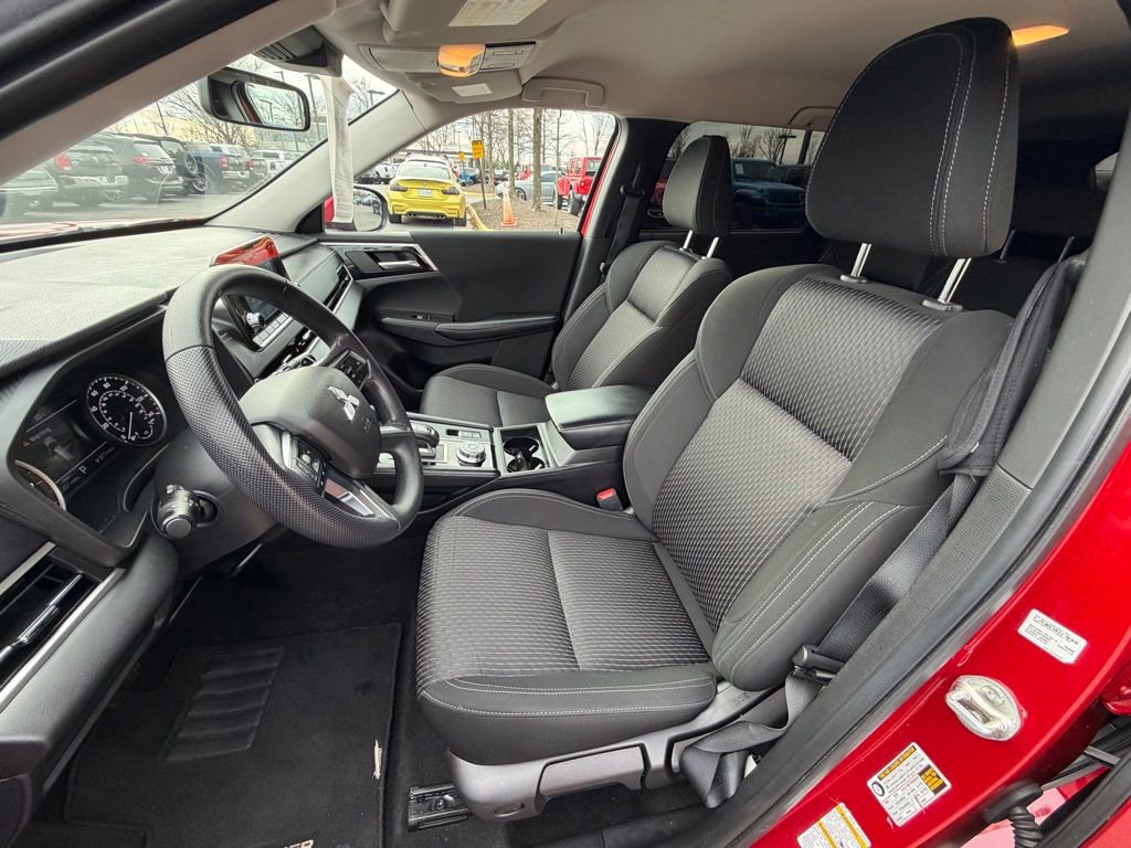 Used 2022 Mitsubishi Outlander ES image 21