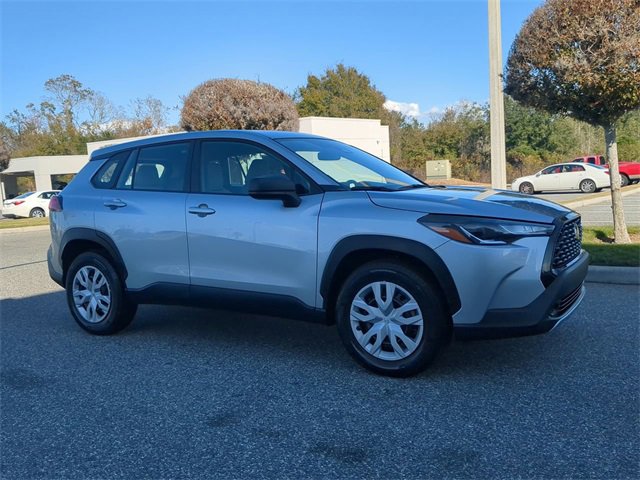 Certified 2025 Toyota Corolla Cross L image 2