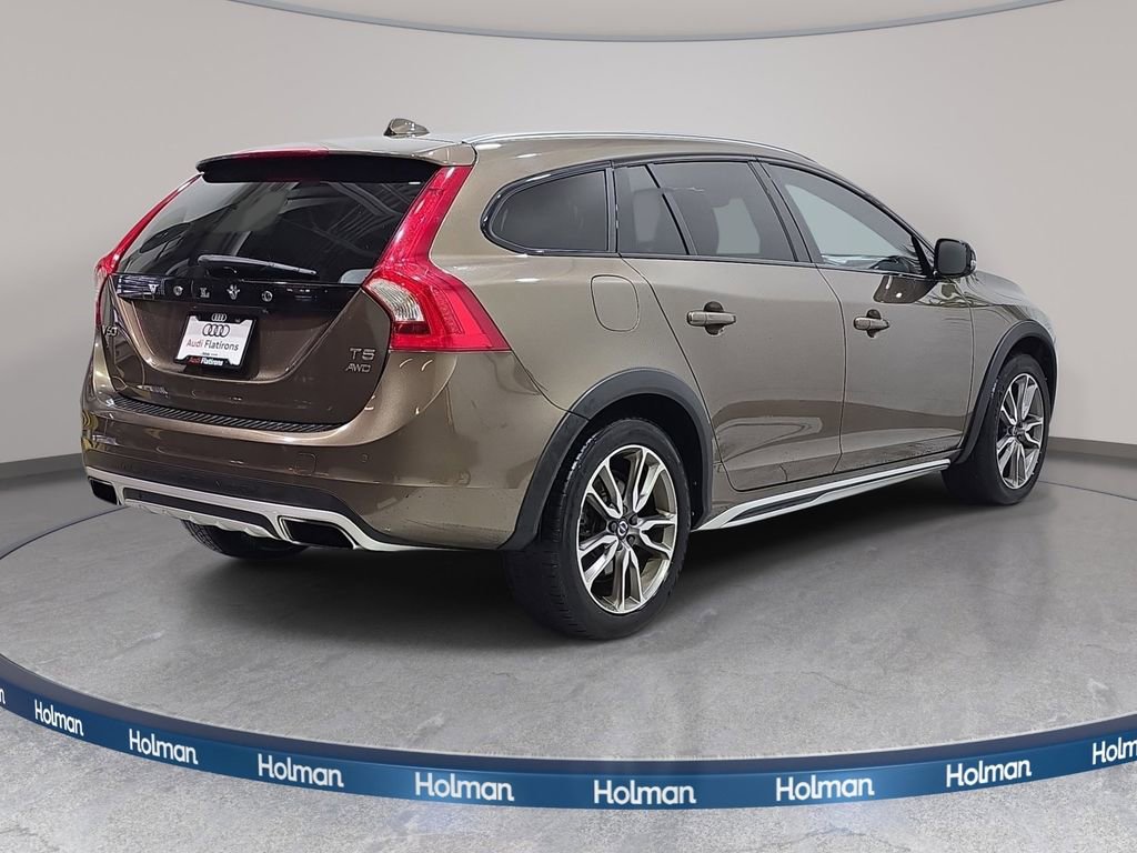 Used 2016 Volvo V60 T5 Cross Country w/ Convenience Package image 6