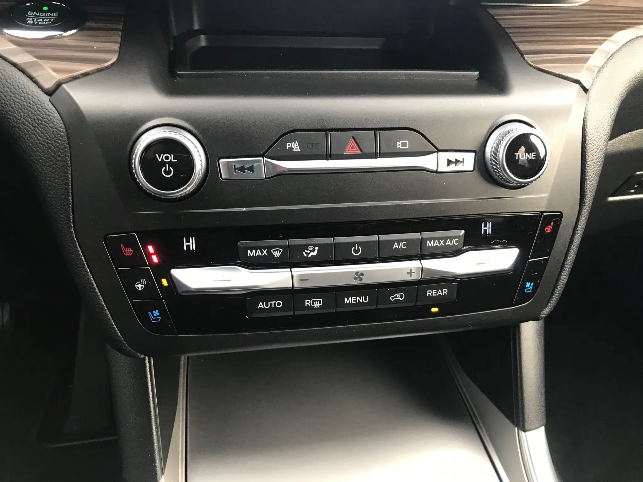 Used 2020 Ford Explorer Limited w/ Class III Trailer Tow Package image 26