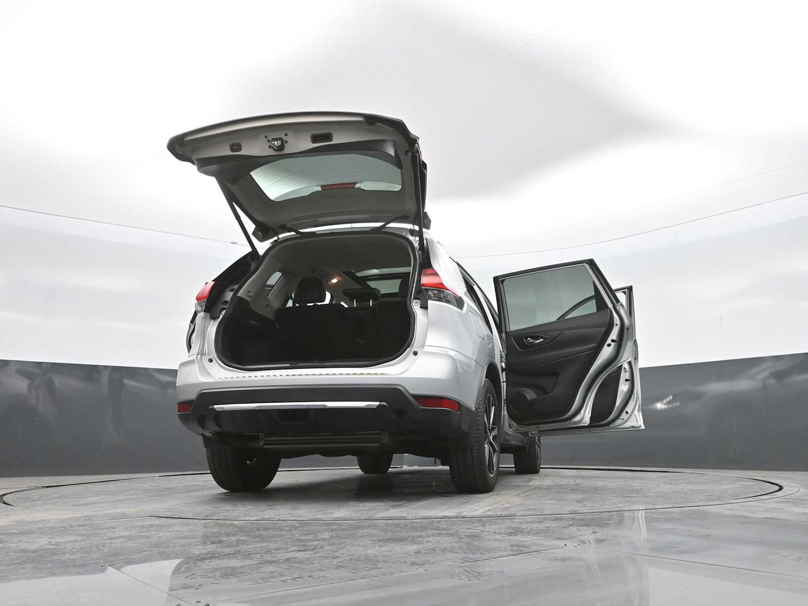 Used 2018 Nissan Rogue SL w/ Premium Package image 50