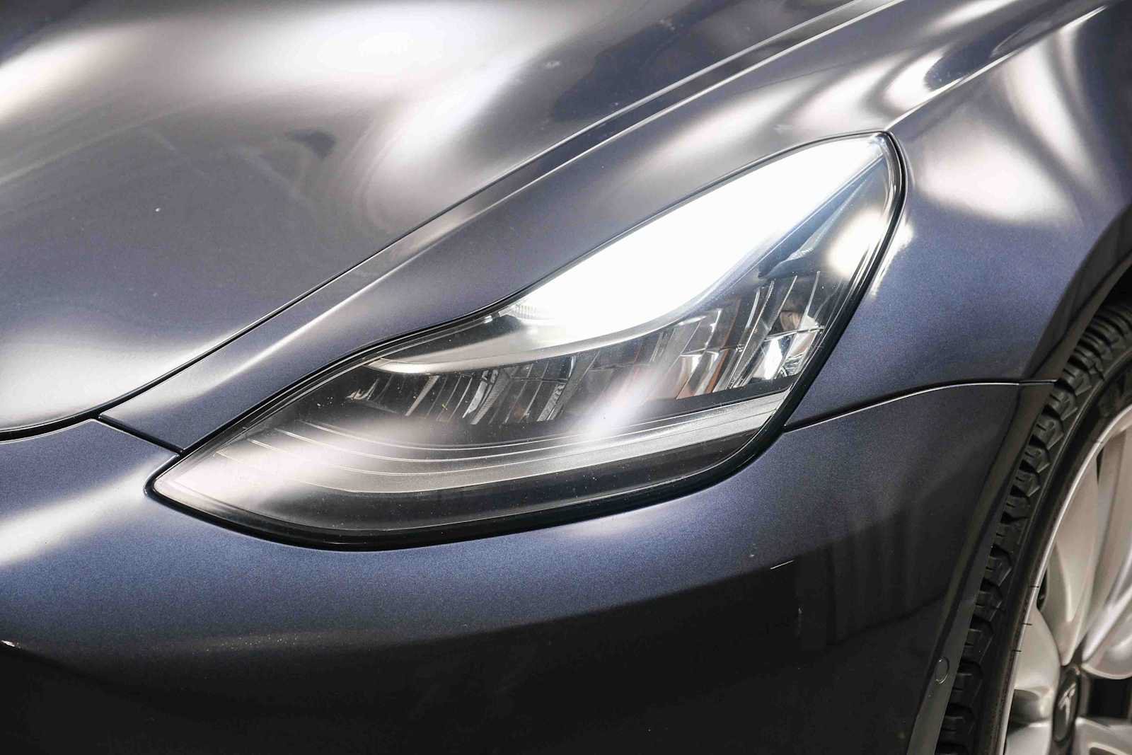 Used 2018 Tesla Model 3 Long Range RWD image 12
