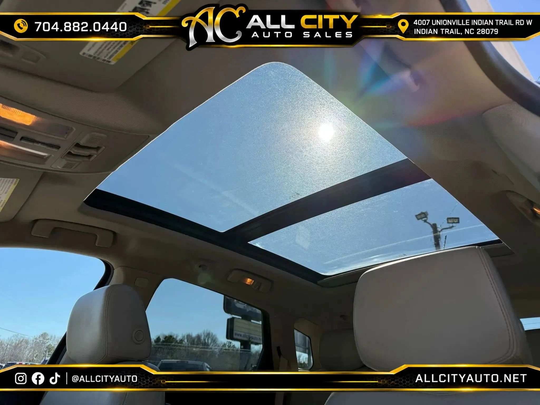 Used 2010 Cadillac SRX Premium FWD image 28