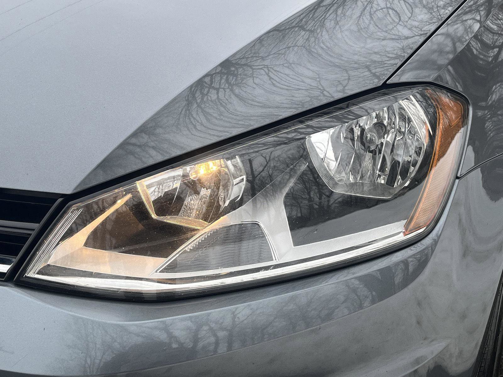 Used 2017 Volkswagen Golf Wolfsburg Edition image 30